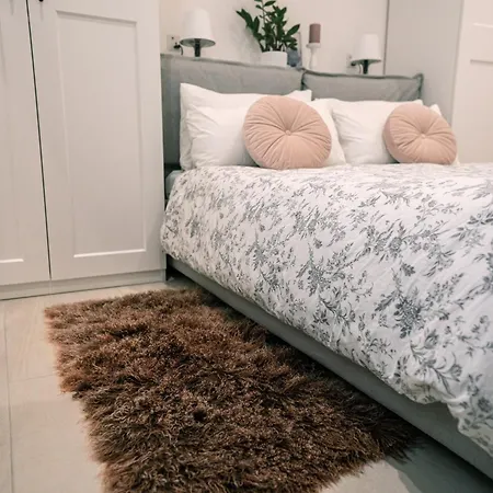 Luxury & Spacious 3 Bedroom, Large Balcony Kbas1-3