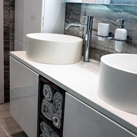 Luxury & Spacious 3 Bedroom, Large Balcony Kbas1-3 アパート